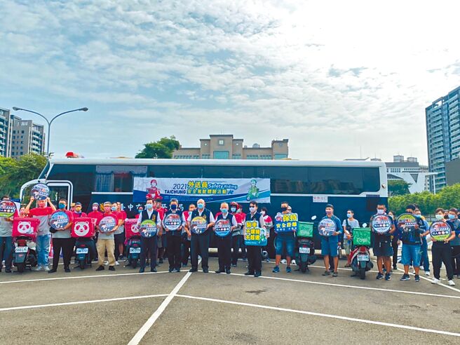 为保障外送员权益，台中市府制定「台中市外送平台业者管理自治条例」草案，最快7月上路。（中市府提供／林欣仪台中传真）