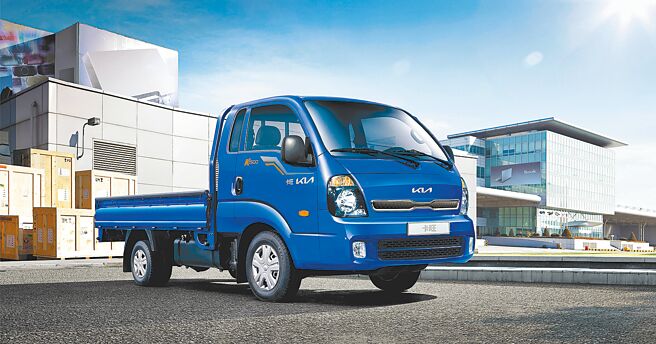 台湾森那美起亚为商用车推出挺头家夏季活动，下订Kia卡旺即有机会获得「Kia开运金元宝1两」。（台湾森那美起亚提供）