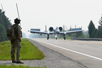 美軍A-10攻擊機 6月底演練公路起降