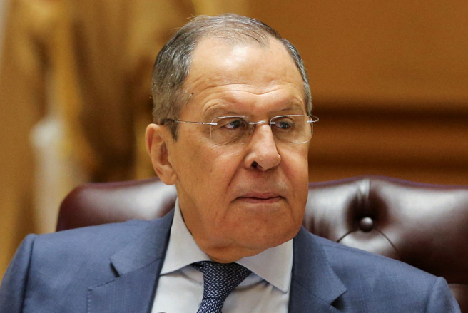 俄罗斯外长拉夫罗夫（Sergey Lavrov）1日访问沙乌地阿拉伯首都利雅德，会见波斯湾合作理事会国家外长的神情。（路透）