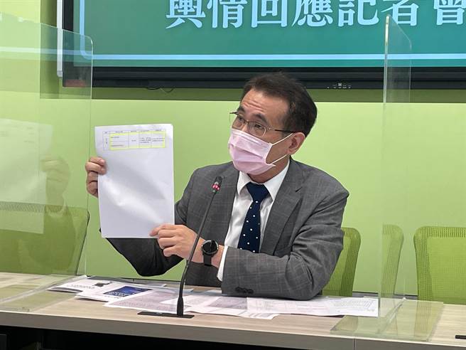 民進黨立法院黨團幹事長鄭運鵬今（6日）表示，不是指揮中心不盡人情，很多家屬因誤解造成儀式、道別的遺憾。（葉書宏攝）