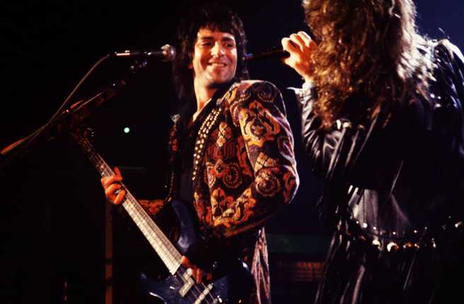 天团「邦乔飞」创团贝斯手艾力克约翰萨奇，惊传于本月5日逝世，享寿70岁。(达志提供)