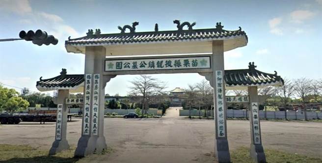 后龙镇公所在后龙公墓公园内兴建第2座纳骨塔。（李京升摄）