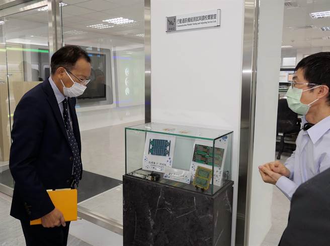 曾德荣代表对龙华科大丰沛研发能量及产学合作成果，留下深刻印象。(校方提供)