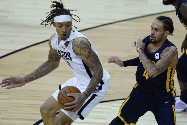 比斯利(左)去年打过NBA夏季联盟。（美联社资料照）