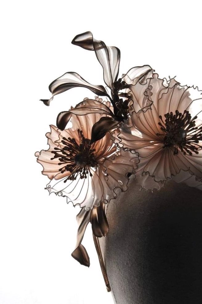 《织品新乐园》联展，水晶树酯花艺作品作者：林星仪。(照片/玄奘大学提供)