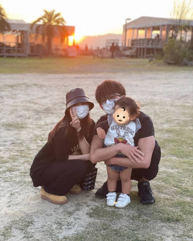 前田俊用这张温馨照片宣布老婆怀第2胎。(图/前田俊 IG)