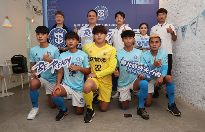展逸天行者足球隊今年從企乙出發，誓言奪冠重返企甲榮耀。(黃邱倫攝)