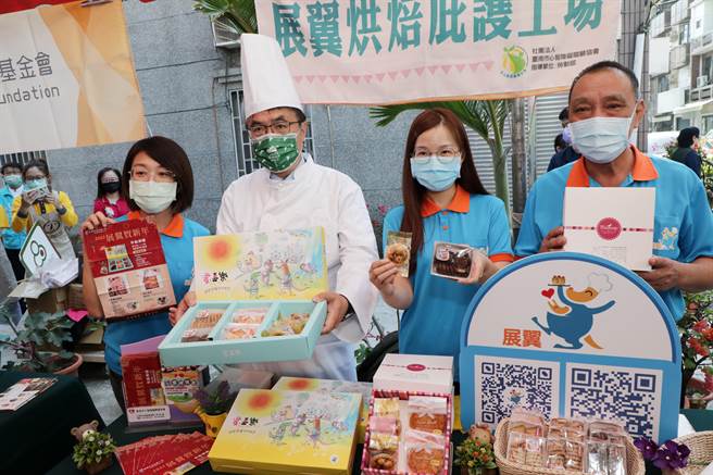 展翼烘焙庇护工场，以往常接到的餐盒订单，如今线上会议成趋势，使得他们订单收入变少。（台南市政府劳工局提供／张毓翎台南传真）