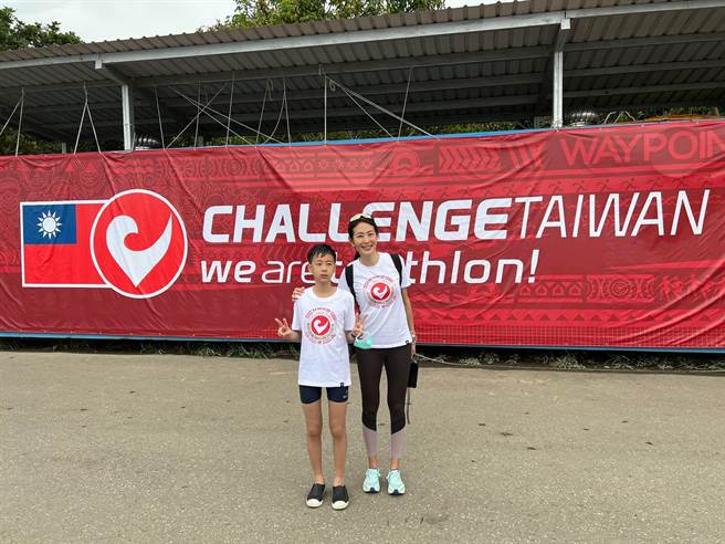 贾永婕表示小儿子出生后因呼吸道常出状况，必须送急诊治疗。（摘自脸书）