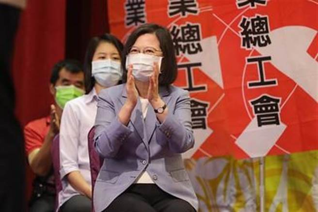 蔡英文總統今天下午出席「全國產業總工會第七屆會員代表大會」(總統府提供)