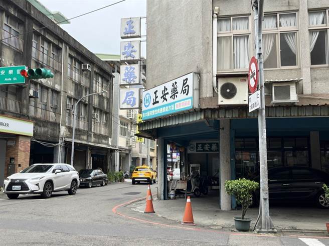 第2轮快筛实名制6日上路，桃园药局门口冷清、无人排队。（陈梦茹摄）