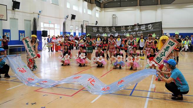 新竹县2019年举办环保志工群英赛初赛，环保志工啦啦队比赛展现热血与活力。（新竹县政府提供／罗浚滨新竹传真）