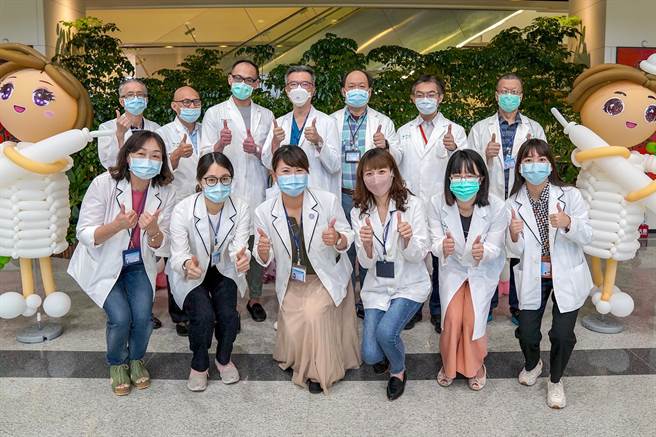 中醫大新竹附醫肺癌多專科團隊。（羅浚濱攝）