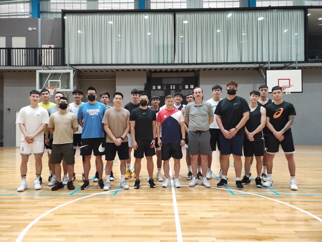 中华男篮今天在晧宇国际庄敬篮球馆开训。(中华篮协提供)