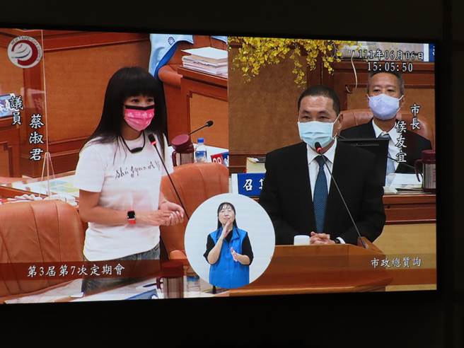 林口阿姨蔡淑君持續爭取1280定期票納入機捷。（葉德正攝）