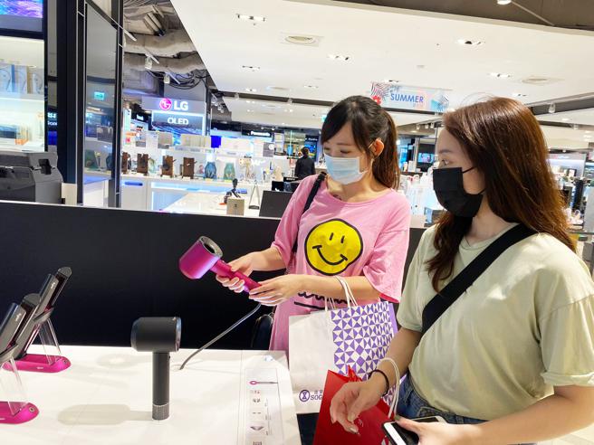 远东SOGO联合台北3馆，祭出价值4600元的App折价券，满足全方位需求。（SOGO提供）