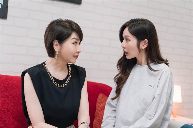 李芳雯冻龄外貌与曾莞婷饰演姊妹无违和。（TVBS提供）