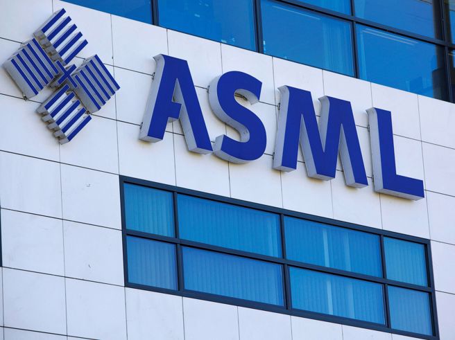 全球最大的半导体设备制造商艾斯摩尔（ASML）表示，为支持不断扩张的中国大陆业务，今年持续扩大在中国的工作团队。（图／路透）