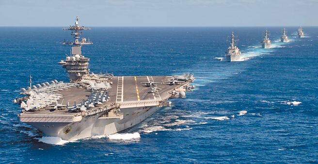2020年1月25日，罗斯福号航母打击群编队行驶在太平洋上，正按计画部署到印度太平洋。（摘自美国海军官网）