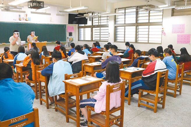 今年國中教育會考補考昨日結束，6月15日上午8時起開放網路查詢成績。（教育部提供／林志成台北傳真）