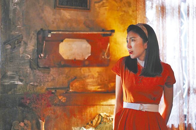 杨谨华演出《民雄鬼屋》，在充满怀旧感的老宅惨遭鬼魅缠身。（马棋朵数位影像提供）