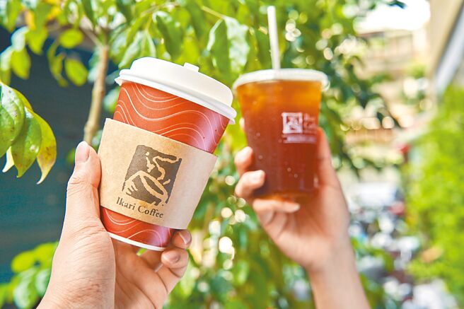 怡客咖啡祭出饮品买一送一抚慰上班族心灵。（怡客咖啡提供）