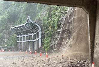 高雄山區大雨 桃源梅蘭明隧道東洞口 邊坡出現落石