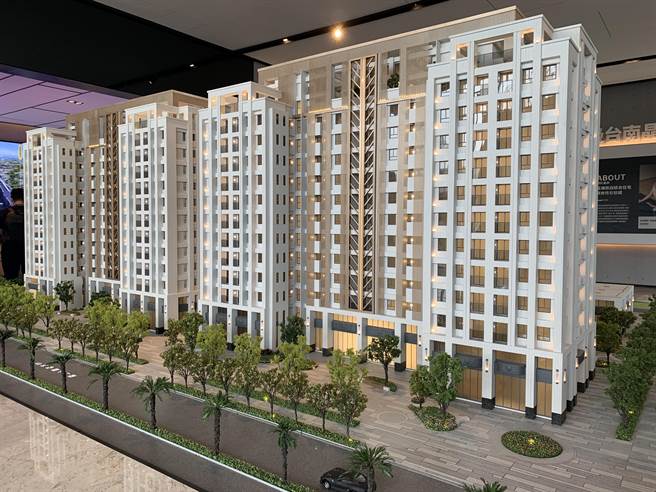 建商捐出轻豪宅供嘉义县政府抽奖，没想到得主竟找不到发票，丧失资格。（吕妍庭摄）