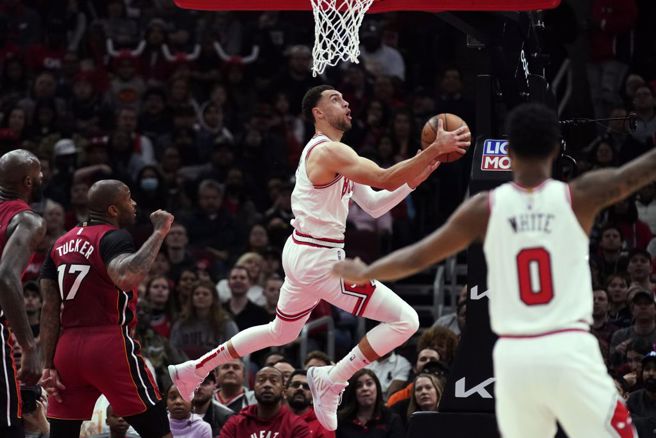 公牛队拉文衝入投篮。（美联社资料照）