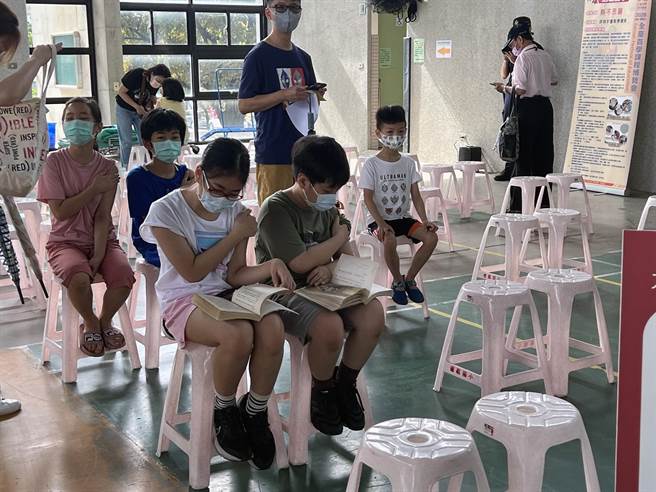 台南市9處兒童疫苗校園施打站人潮普遍都不多。（洪榮志攝）