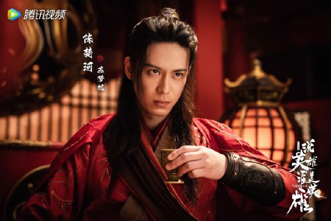 陈楚河近日在夯剧《 说英雄谁是英雄》中演出获得瞩目。（图／微博）