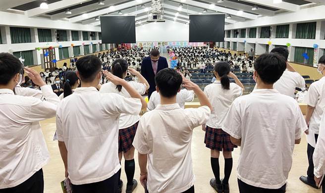 致用高中今天举行第57届毕业典礼，日校应届毕业生计有6374位顺利完成高中学业。（致用高中提供）