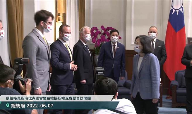 斯国省长邀蔡英文赴访：永远为妳准备红毯	。(取自总统府直播画面)