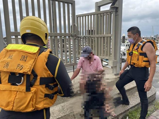 邱男无外伤不愿就医，被救起后不久便自行离去。（翻摄照片／蔡明亘桃园传真）