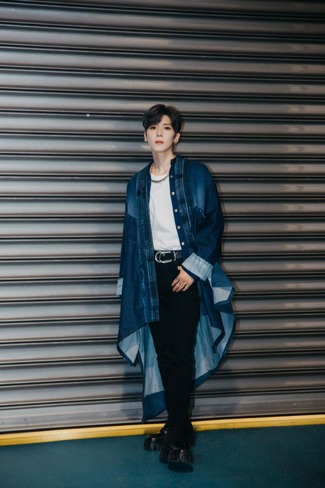 Bii毕书尽在Hito流行音乐奖上演唱，配戴FRED的Force 10 系列珠宝。（FRED提供）