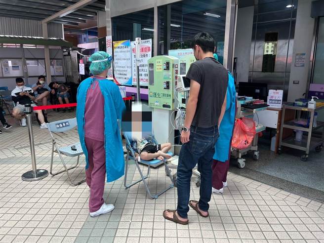 所幸2名小孩就醫後並無大礙。（桃園市八德警分局提供／陳夢茹桃園傳真）