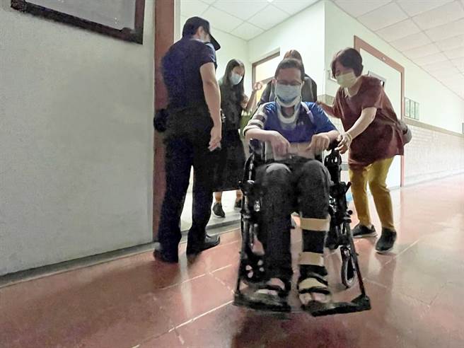 林男痛心表示，台湾的司法从未针对酒驾肇事者判死刑，希望看到台湾首例，用来遏止相关事件不要再发生。（袁庭尧摄）