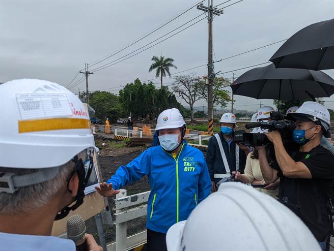 針對羅智強宣布退選，新北市長侯友宜表示團結努力為桃園做事。(黃敬文攝)