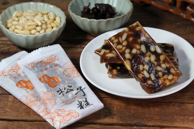 長榮空廚以傳統道地甜點【桂圓松子糕】獲頒「風味絕佳獎章」殊榮。（長榮提供）