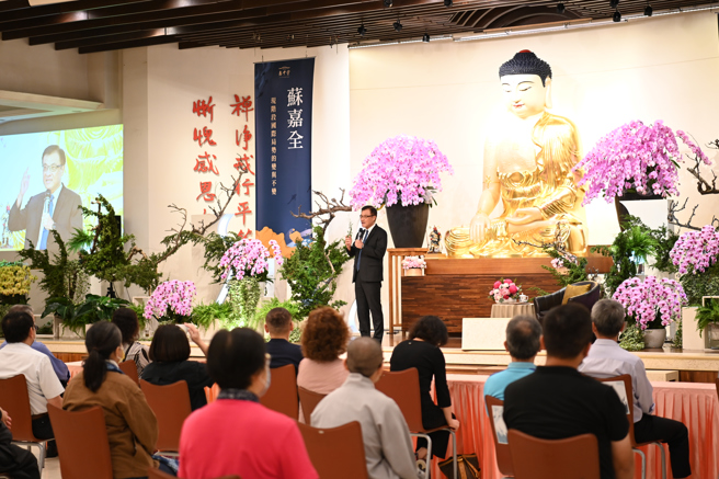 苏嘉全说，人类歷史中可以看到，世界局势的变动都是因为大型战争。(图/佛光山惠中寺提供)