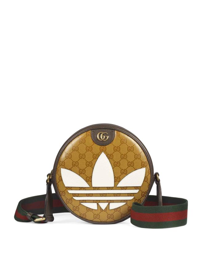 adidas x Gucci聯名系列GG緹花肩背包，6萬5000元。（Gucci提供）