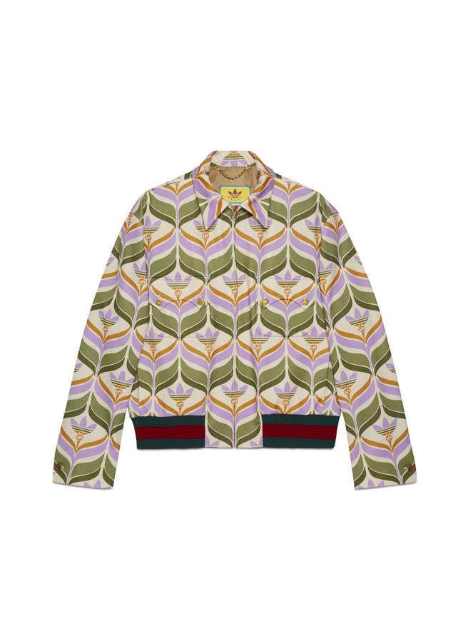 adidas x Gucci聯名系列多色印花外套，11萬1100元。（Gucci提供）