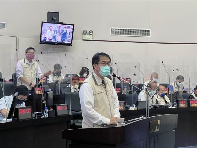 针对前台南市政府副发言人易俊宏被爆涉及性骚扰事件，市长黄伟哲强调，绝无所谓切割责任；无论当事人在职或离职，该做的调查一样会做。（洪荣志摄）