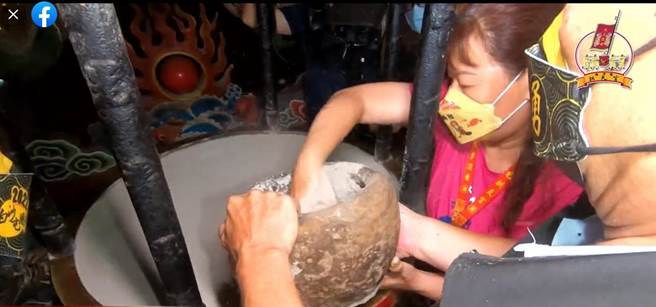 拱天宮今天舉行開爐儀式。（拱天宮提供／李京昇苗栗傳真）