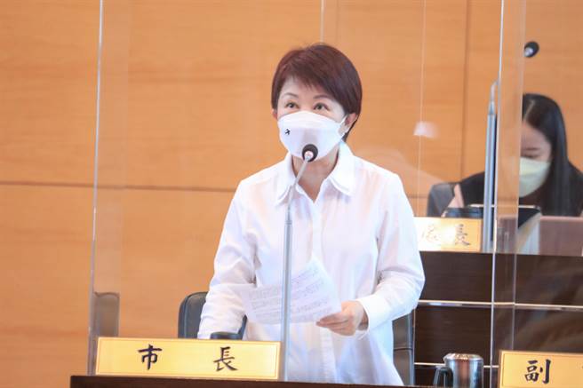 新冠肺炎確診死亡者需多久火化？台中市長盧秀燕向中央喊話，呼籲儘速制定全國一致的喪葬指引。(林欣儀攝)