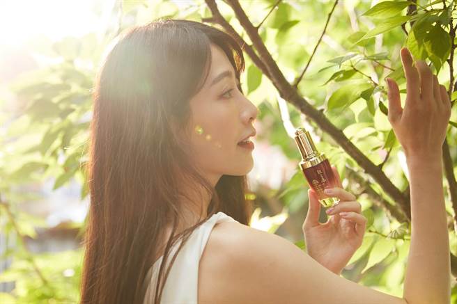 舒沉香顶级精油品牌舒沉香打造保养品｢肌之春｣。（舒沉香提供） 