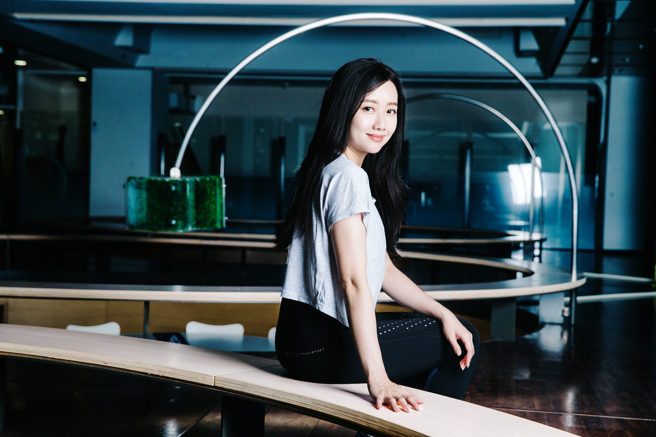 笑容甜美的「證件妹」吳佳穎原本是跆拳道選手，高中才改練射擊。（郭吉銓攝）