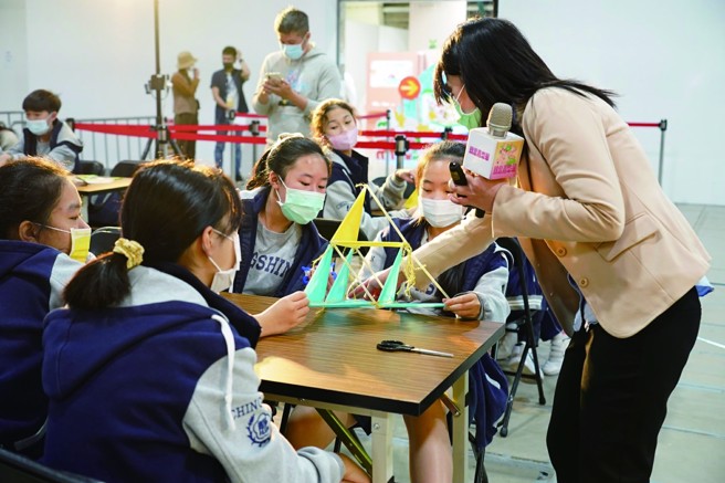 透过展览、活动、动手作等具象方式来学习，能激发孩子对学科的求知欲及兴趣。（图／数感实验室）