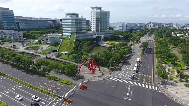 台积电将再进驻中科筹设2奈米新厂，却引发兴农高尔夫球场员工及会员权益受损争议。中科管理局今天发声明稿，强调会积极协调，要求兴农公司确保员工权益。（管理局提供／谢琼云台中传真） 　